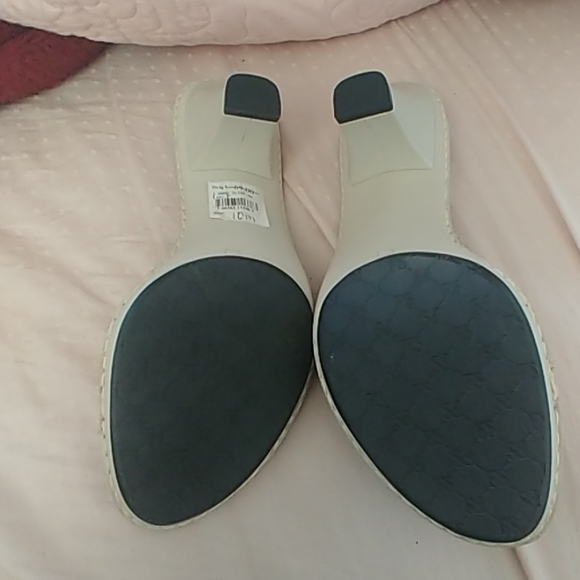 New 2" Off white slides 100%Leather - Picture 2 of 7